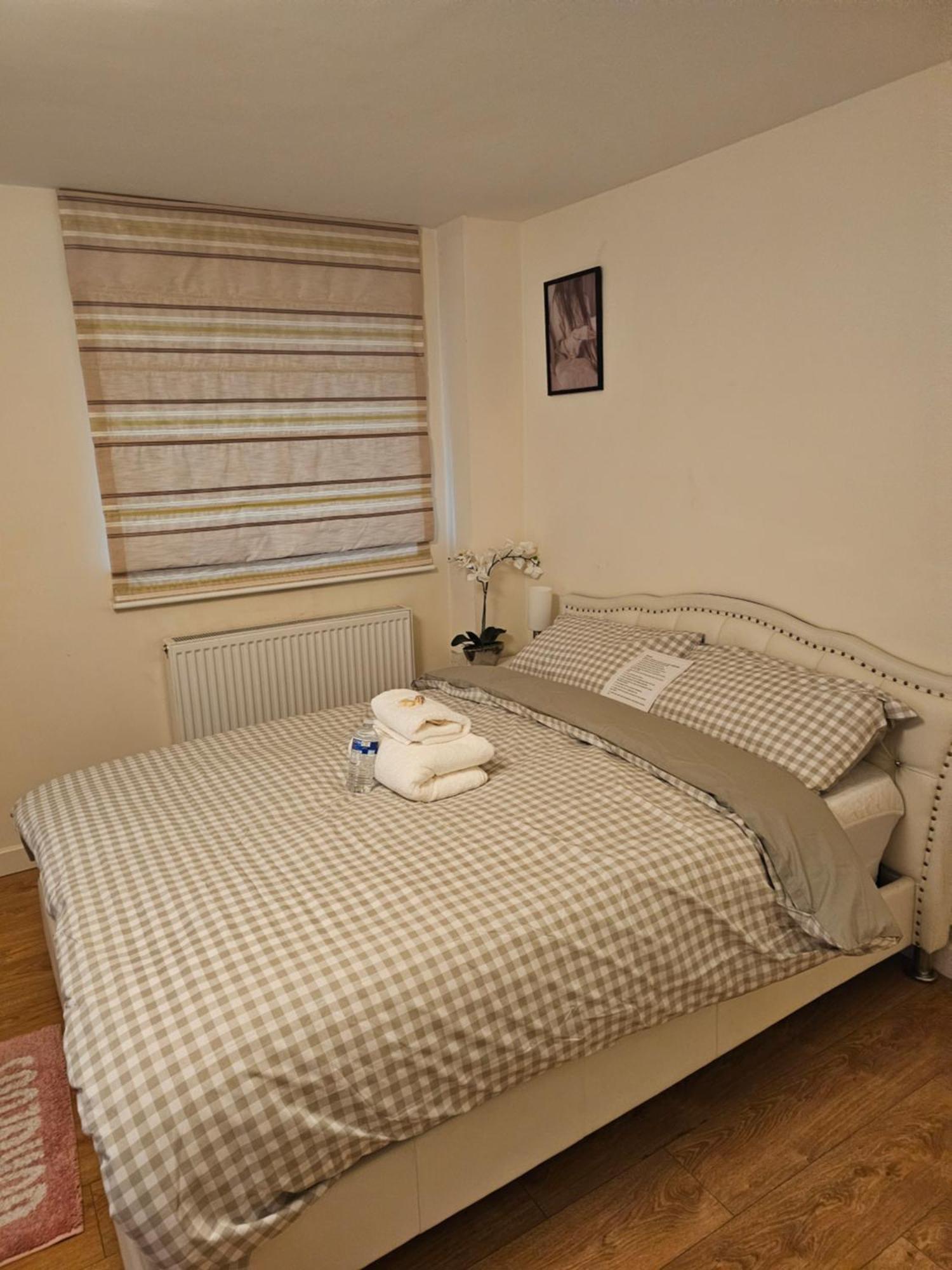 Extra Large Bedroom Dartford Exterior foto