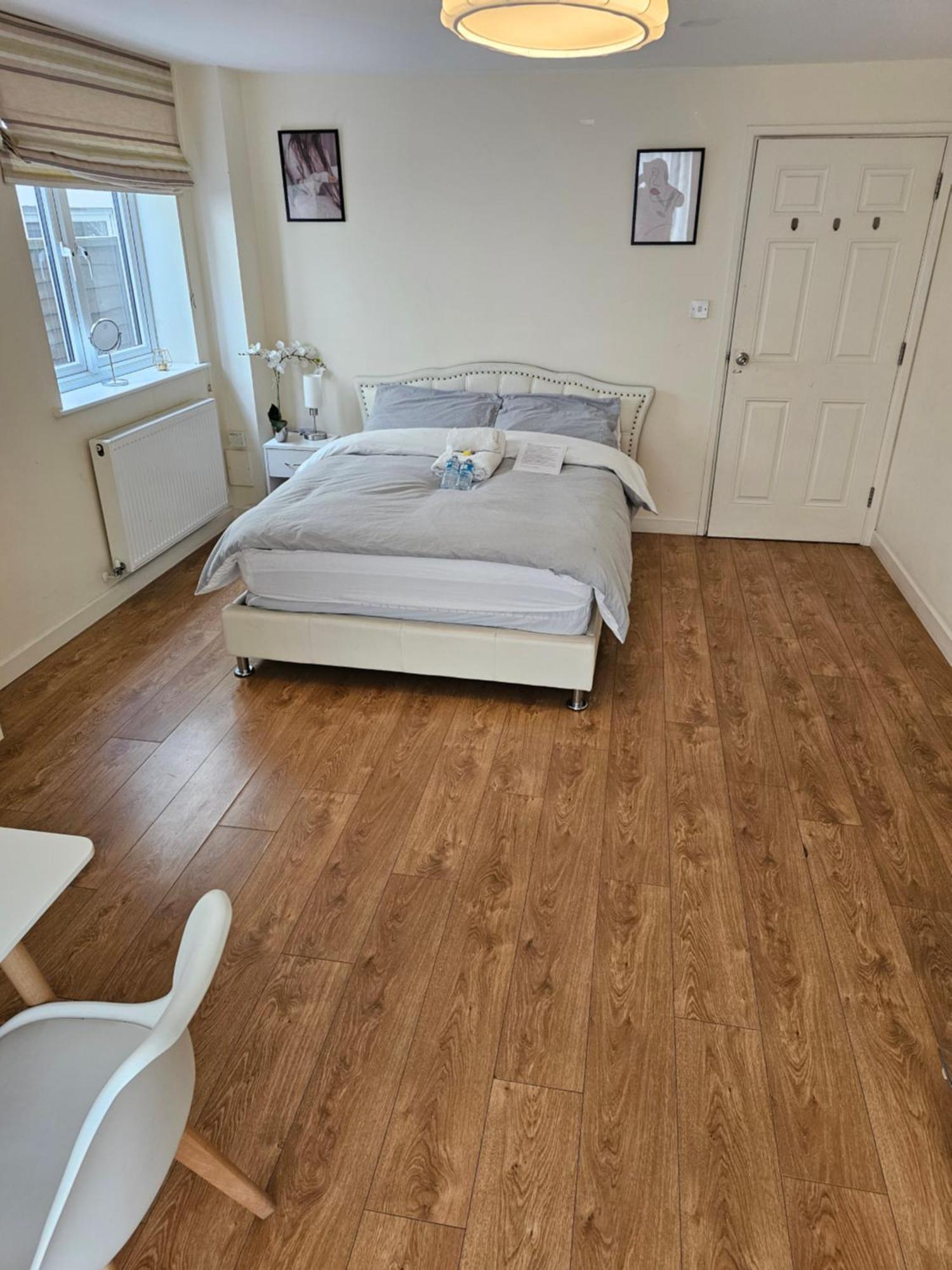 Extra Large Bedroom Dartford Exterior foto